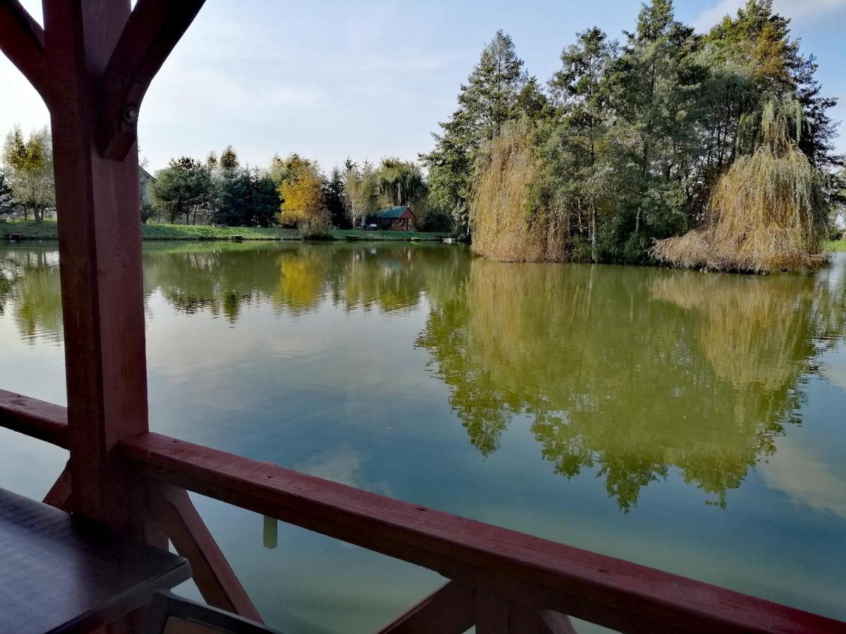 Готель Restauracja Teo Cieszkow Екстер'єр фото
