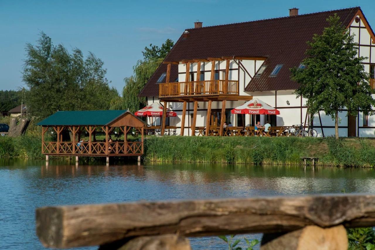 Готель Restauracja Teo Cieszkow Екстер'єр фото